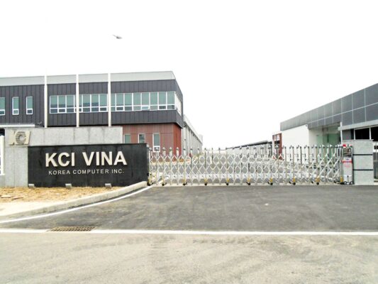 Vach ngan ve sinh toky tai nha may kic vina vinh phuc 1